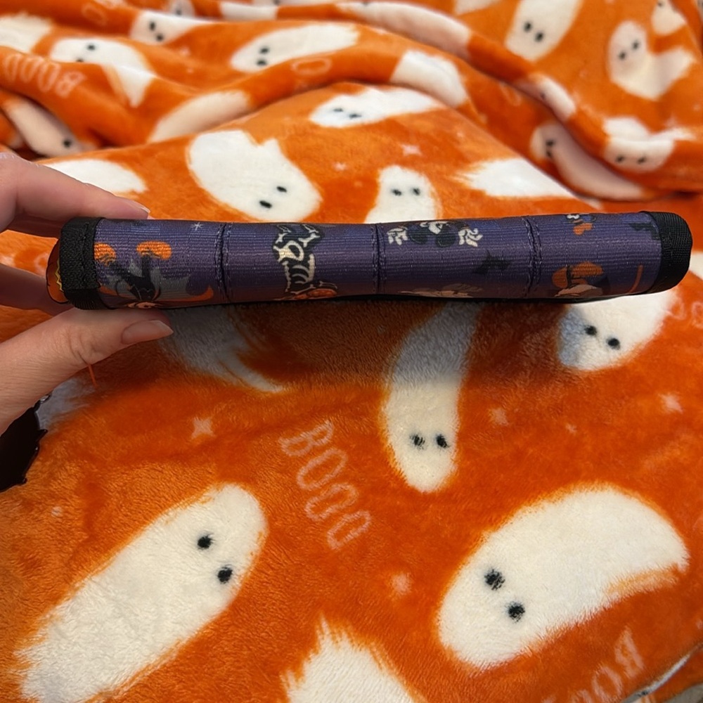 Disney Harvey’s Halloween Wallet with Mickey and Friends - Picture 5 of 8